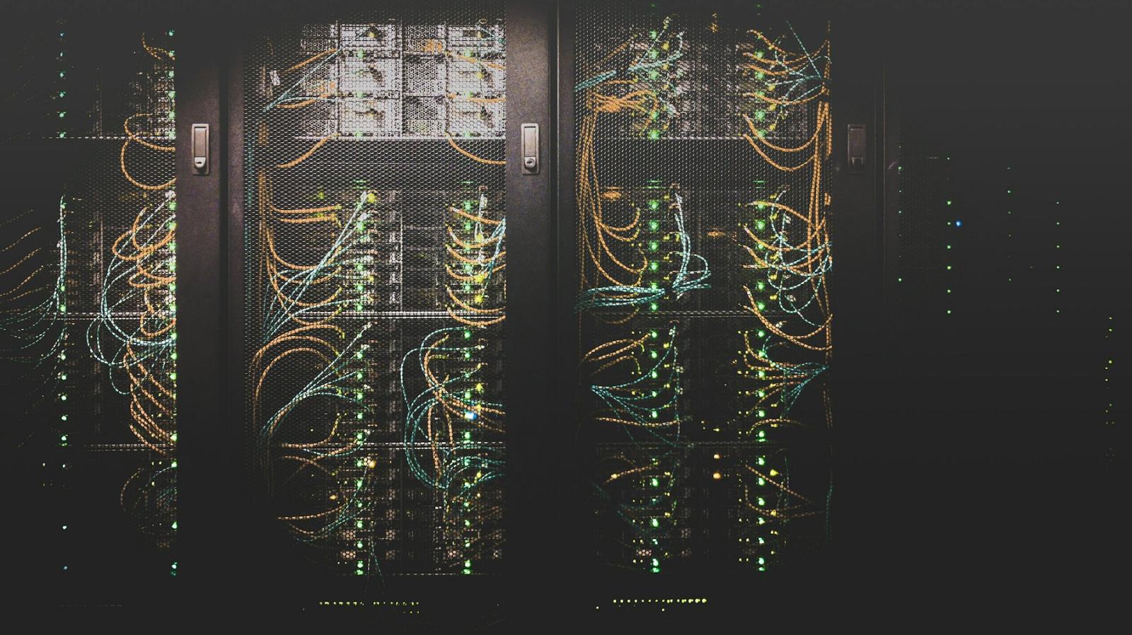 Network cabling in a data centre